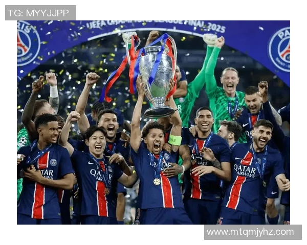 足球明星激情亲吻奖杯瞬间回顾让人热血沸腾的荣耀时刻 足球明星激情亲吻奖杯瞬间回顾让人热血沸腾的荣耀时刻