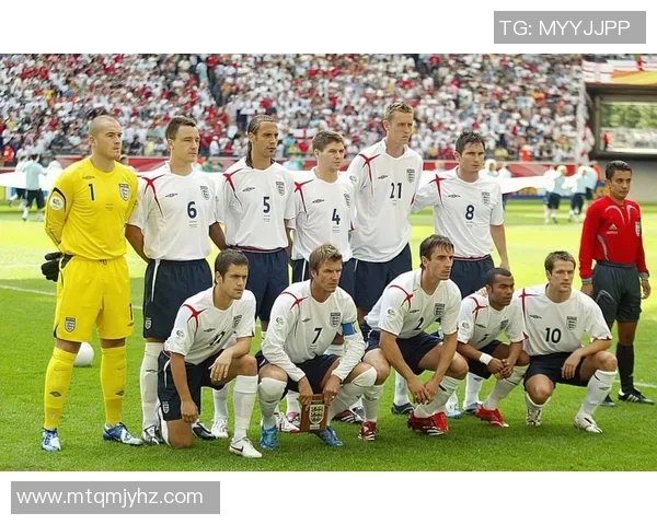 足球明星激情扔球衣瞬间引发球迷热议视频背后的故事与情感 足球明星激情扔球衣瞬间引发球迷热议视频背后的故事与情感