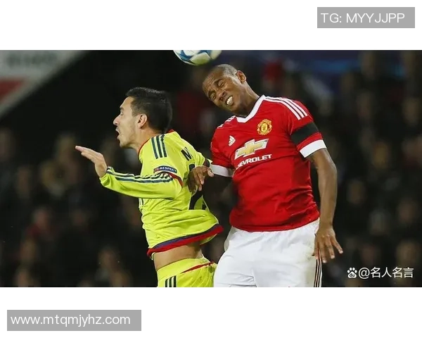 足球明星遭遇意外撞击瞬间反应引发球迷热议与媒体关注 足球明星遭遇意外撞击瞬间反应引发球迷热议与媒体关注